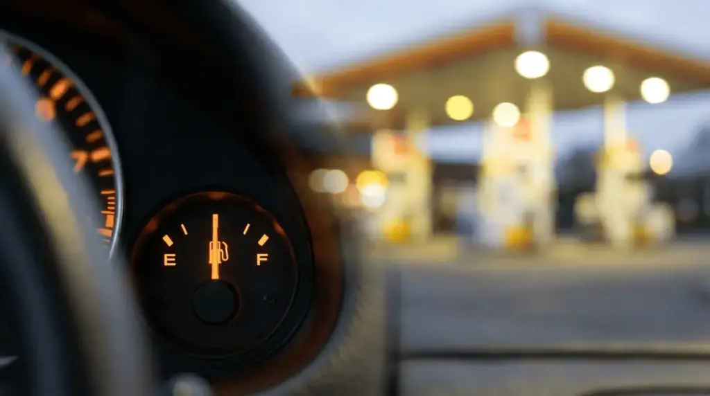 Wie viel Liter Benzin pro km verbraucht ein Auto? Verbrauch, Kosten und Reichweite 2026 - KFZPick.de