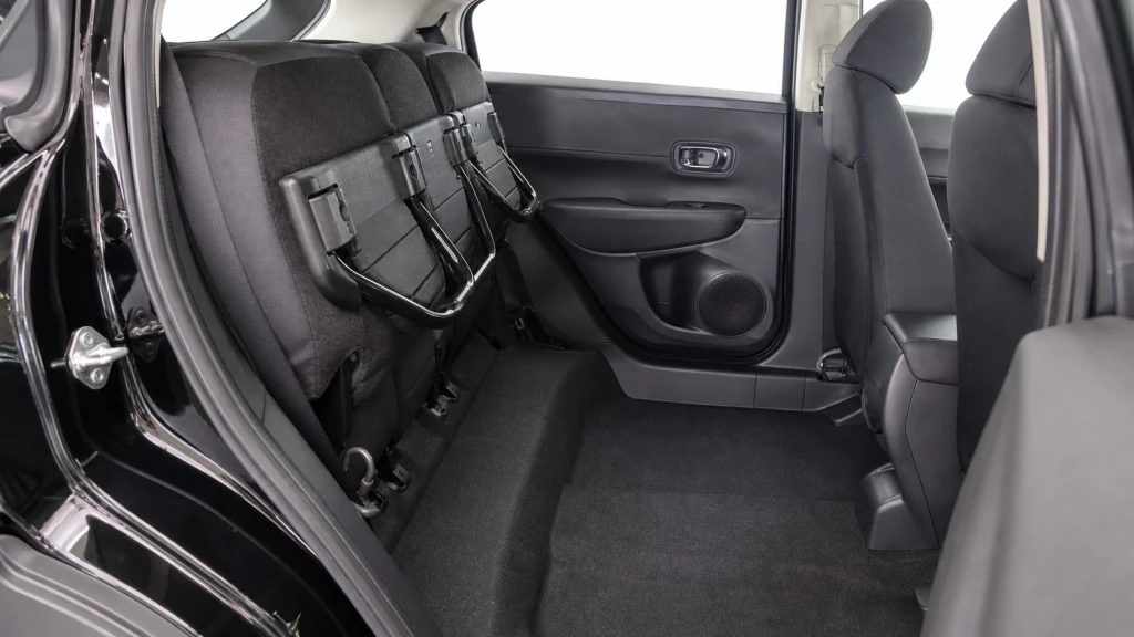 Hochgeklappte Magic Seats auf der Rückbank des Honda HR-V 2024 schaffen zusätzlichen Laderaum