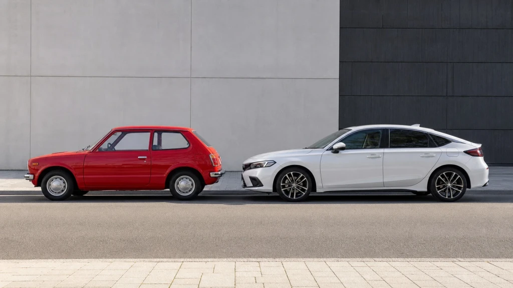 Vergleich der ersten Generation des Honda Civic von 1972 mit der elften Generation